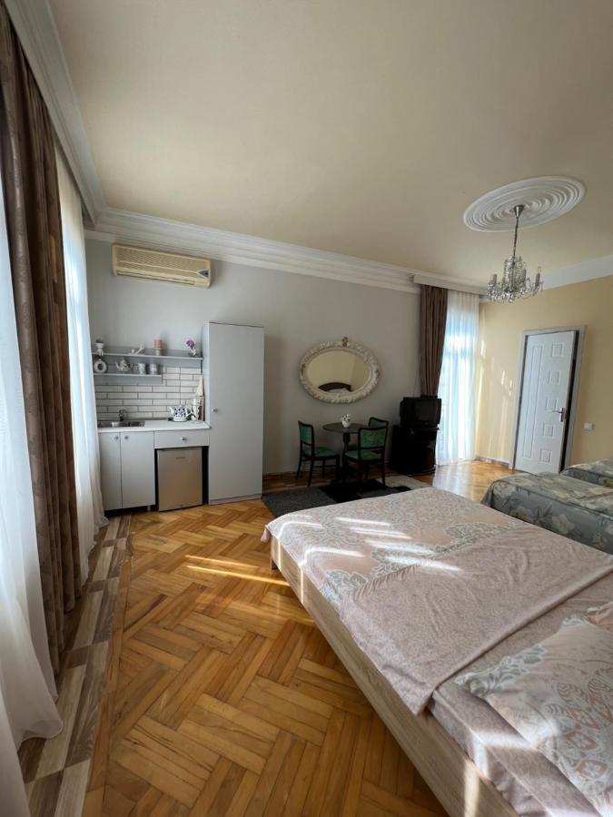 Kemeni Gardens Hotel Batumi Bagian luar foto