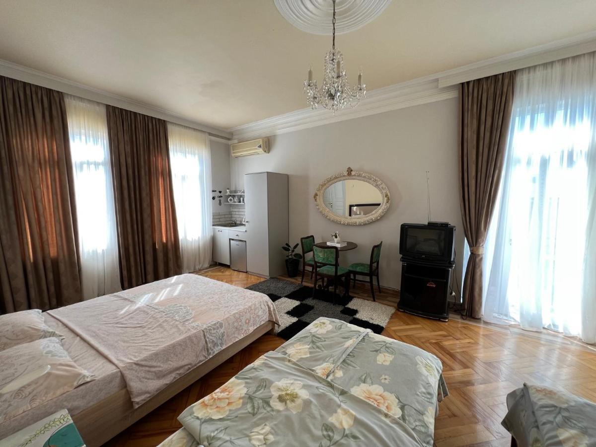 Kemeni Gardens Hotel Batumi Bagian luar foto
