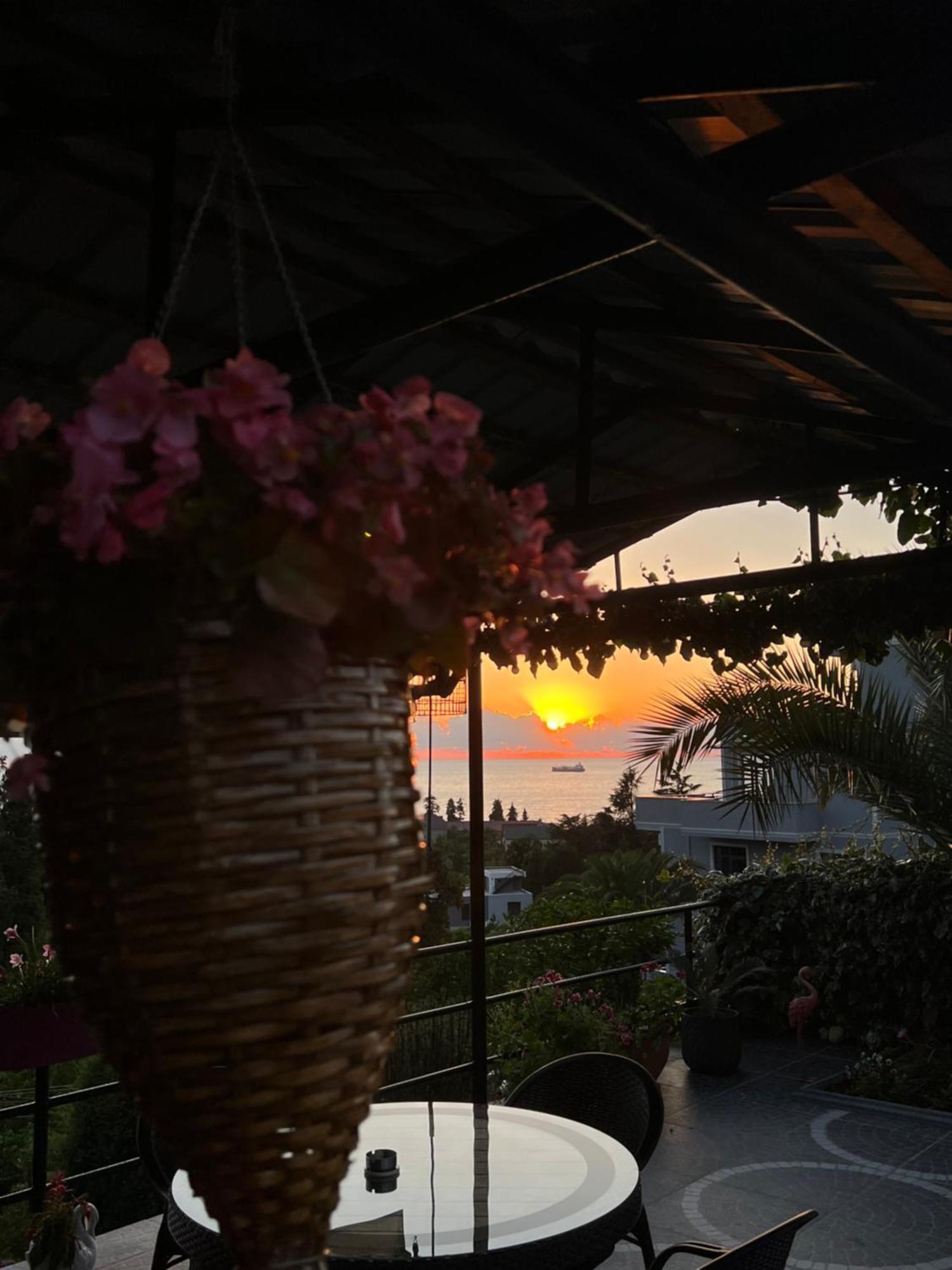 Kemeni Gardens Hotel Batumi Bagian luar foto