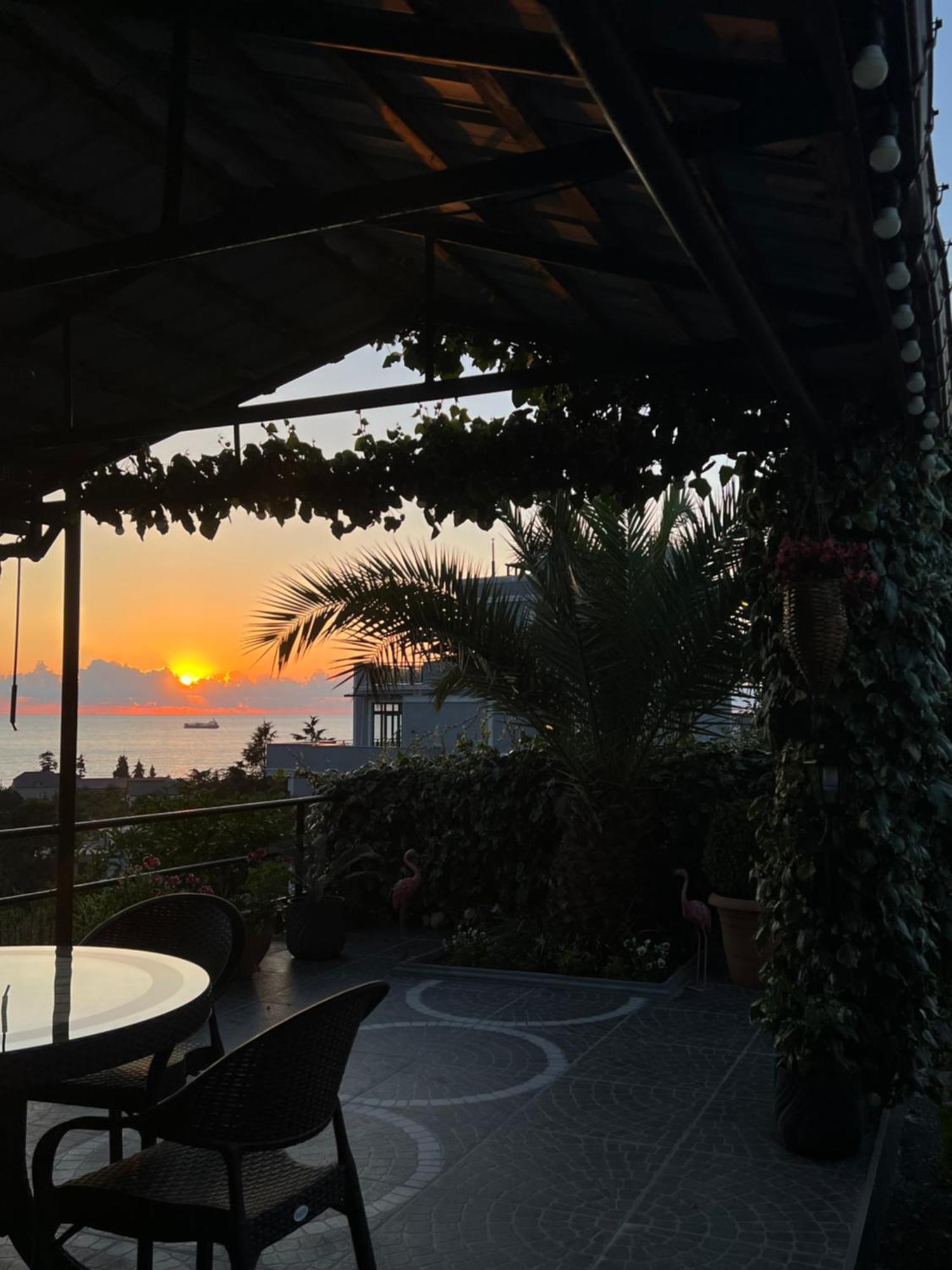 Kemeni Gardens Hotel Batumi Bagian luar foto